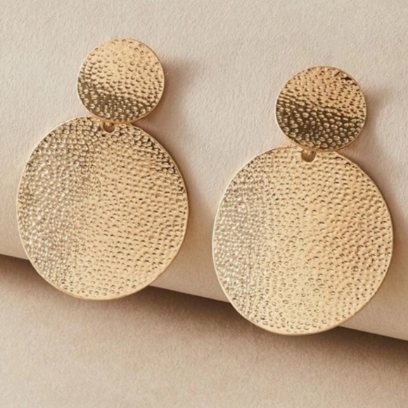 HAMMERED GOLD STACKED RELIC DISC CHARM TEXTURED DROP EARRINGS - Picture 2 of 5